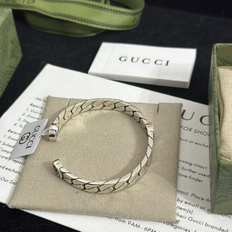 G*u*i bracelets
